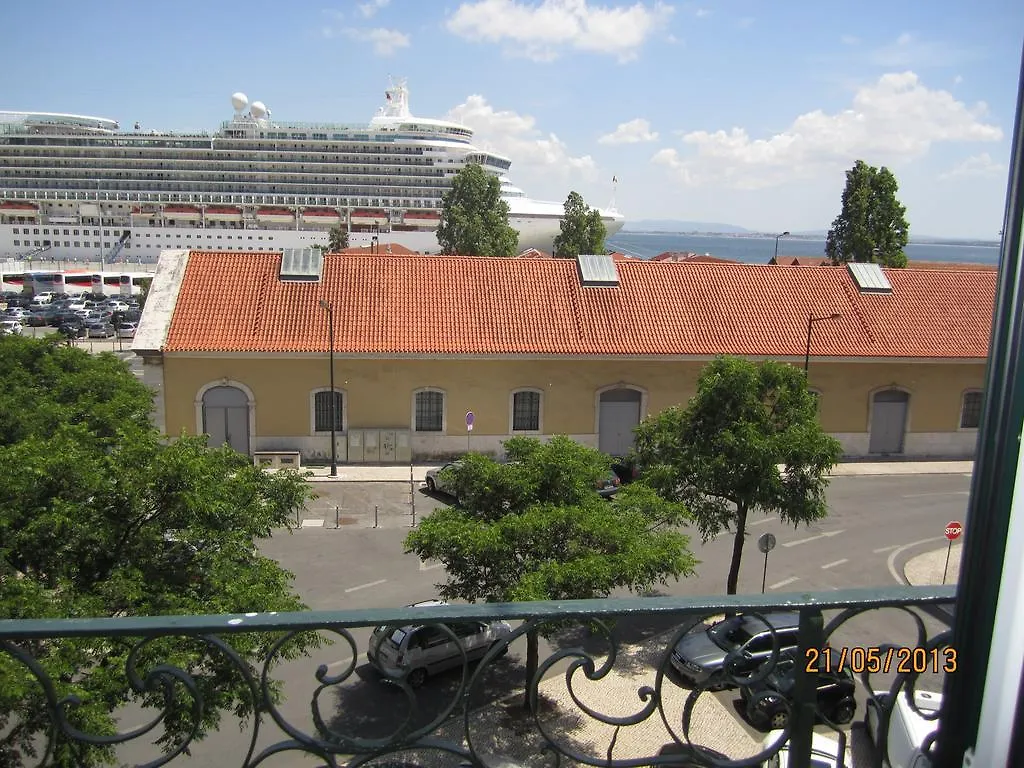 Alojamento de Acomodação e Pequeno-almoço Guesthouse Beira Mar Lisboa Portugal